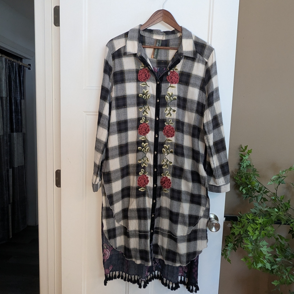 Embroidered Plaid High-Low Shirt Dress in Black and White. Size Large.